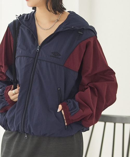 UMBRO(アンブロ)の「【UMBRO×JS】 HOODIE(ナイロンジャケット・レディース・ベージュ/ネイビー・FREE)」の17枚目の写真