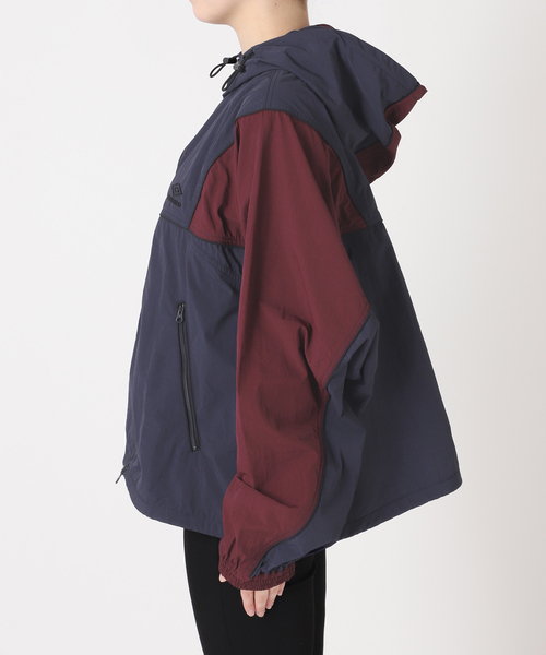 UMBRO(アンブロ)の「【UMBRO×JS】 HOODIE(ナイロンジャケット・レディース・ベージュ/ネイビー・FREE)」の19枚目の写真