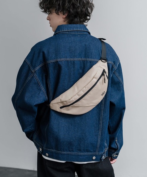 MEI（メイ）の「MEI メイ BOTTOMLINE M ハーフムーンショルダーバッグ/ウエストポーチ（ショルダーバッグ・メンズ・ブラック/グレー/ベージュ/オリーブドラブ・FREE）」の3枚目の写真