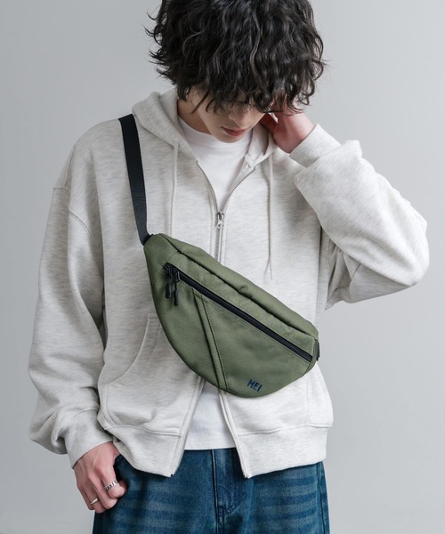 MEI（メイ）の「MEI メイ BOTTOMLINE M ハーフムーンショルダーバッグ/ウエストポーチ（ショルダーバッグ・メンズ・ブラック/グレー/ベージュ/オリーブドラブ・FREE）」の13枚目の写真