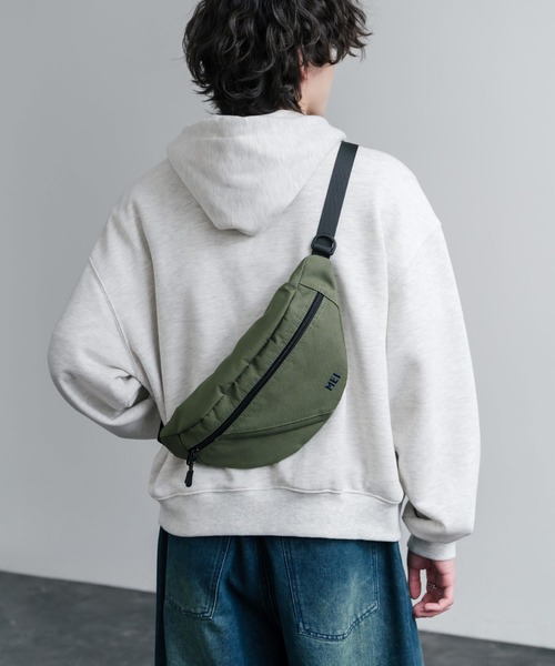 MEI（メイ）の「MEI メイ BOTTOMLINE M ハーフムーンショルダーバッグ/ウエストポーチ（ショルダーバッグ・メンズ・ブラック/グレー/ベージュ/オリーブドラブ・FREE）」の14枚目の写真