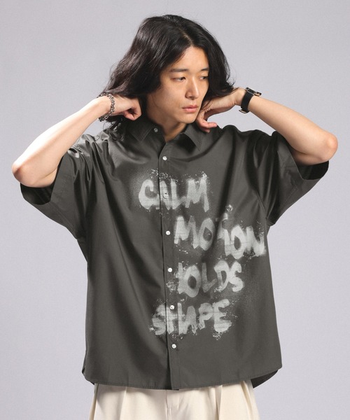 RAGEBLUE（レイジブルー）の「SPRAY LOGO LOOSE FIT SHIRTS/スプレーロゴルーズシルエットシャツ（シャツ/ブラウス・メンズ・サックスブルー/ホワイト/グレー・MEDIUM/LARGE）」の9枚目の写真