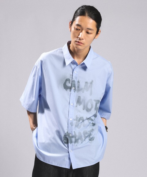 RAGEBLUE（レイジブルー）の「SPRAY LOGO LOOSE FIT SHIRTS/スプレーロゴルーズシルエットシャツ（シャツ/ブラウス・メンズ・サックスブルー/ホワイト/グレー・MEDIUM/LARGE）」の19枚目の写真
