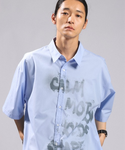 RAGEBLUE（レイジブルー）の「SPRAY LOGO LOOSE FIT SHIRTS/スプレーロゴルーズシルエットシャツ（シャツ/ブラウス・メンズ・サックスブルー/ホワイト/グレー・MEDIUM/LARGE）」の22枚目の写真