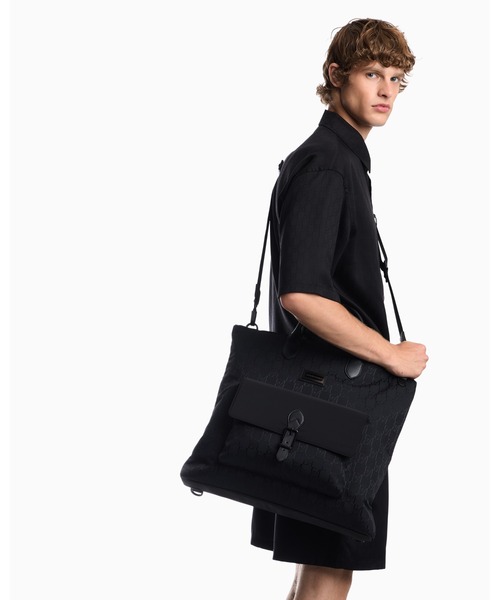 EMPORIO ARMANI（エンポリオアルマーニ）の「【エンポリオ アルマーニ】モノグラムエンボス フラップポケット トートバッグ（トートバッグ・メンズ・ブラック系・FREE）」の5枚目の写真