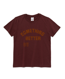 サムシングベター 85 グラフィックウーマン 半袖Tシャツ (ワイン)