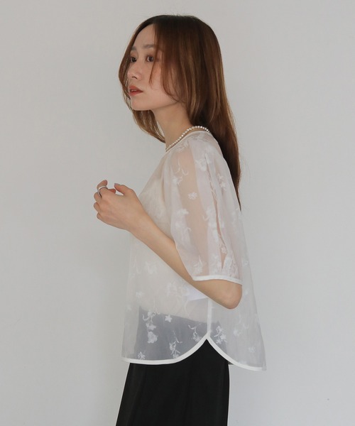 CLEIO(クレイオ)の「【CLEIO】フロッキーシアーブラウス FLOCKY SHEER BLOUSE(カーディガン/ボレロ・レディース・オフホワイト/グレー/ブラック・FREE)」の8枚目の写真