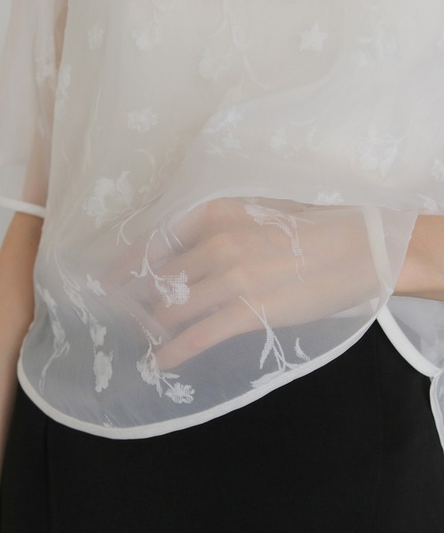 CLEIO(クレイオ)の「【CLEIO】フロッキーシアーブラウス FLOCKY SHEER BLOUSE(カーディガン/ボレロ・レディース・オフホワイト/グレー/ブラック・FREE)」の9枚目の写真