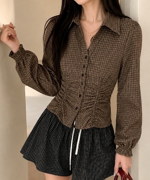 Achic(アシック)の「チェック柄シャーリングショートシャツ(シャツ/ブラウス・レディース・ブラック/テラコッタ/ブラウン系その他/ブラウン・M)」の4枚目の写真