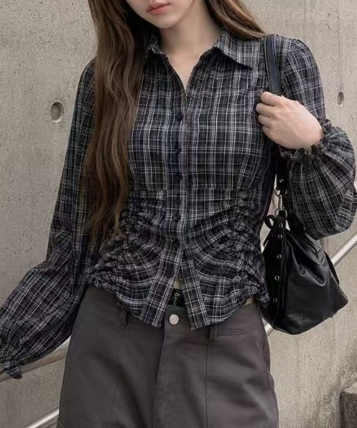 Achic(アシック)の「チェック柄シャーリングショートシャツ(シャツ/ブラウス・レディース・ブラック/テラコッタ/ブラウン系その他/ブラウン・M)」の5枚目の写真