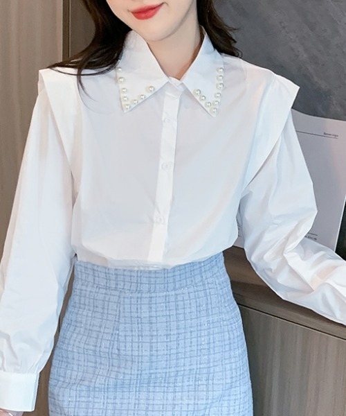 AMAJI(アマジ)の「ビジュー付き コットン 長袖白シャツ(シャツ/ブラウス・レディース・ホワイト・SMALL/MEDIUM/LARGE/X-LARGE)」の2枚目の写真