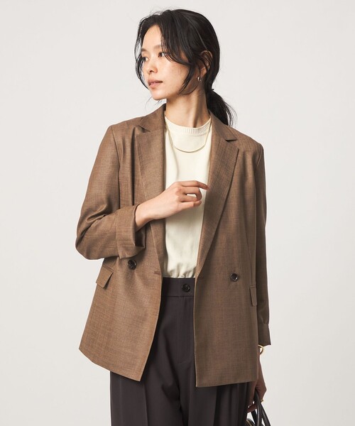 green label relaxing（グリーンレーベルリラクシング）の「［size SHORTあり］トリアセ ライト ダブルジャケット  UVカット 通気性（テーラードジャケット・レディース・ダークグレー/モカ・40/38/SHORT/36）」の2枚目の写真