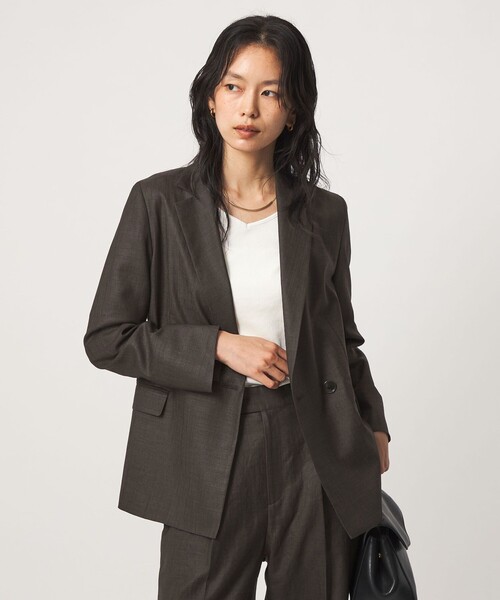 green label relaxing（グリーンレーベルリラクシング）の「［size SHORTあり］トリアセ ライト ダブルジャケット  UVカット 通気性（テーラードジャケット・レディース・ダークグレー/モカ・40/38/SHORT/36）」の8枚目の写真