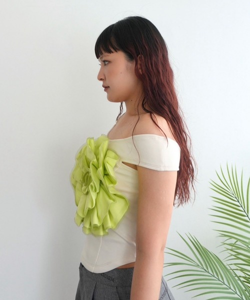 BLOOMING CHARM(ブルーミングチャーム)の「Big Flower Off shoulder Top(その他トップス・レディース・グリーン/ベージュ/ブラック・FREE)」の5枚目の写真