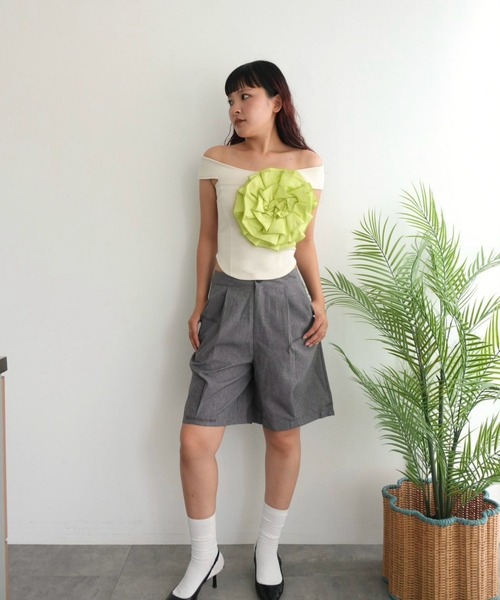 BLOOMING CHARM(ブルーミングチャーム)の「Big Flower Off shoulder Top(その他トップス・レディース・グリーン/ベージュ/ブラック・FREE)」の6枚目の写真