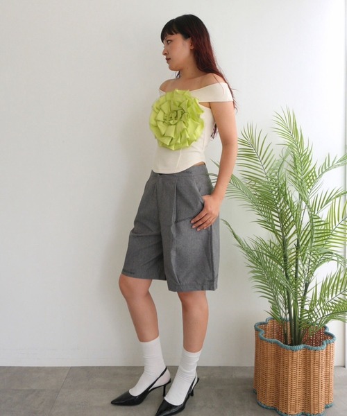 BLOOMING CHARM(ブルーミングチャーム)の「Big Flower Off shoulder Top(その他トップス・レディース・グリーン/ベージュ/ブラック・FREE)」の7枚目の写真