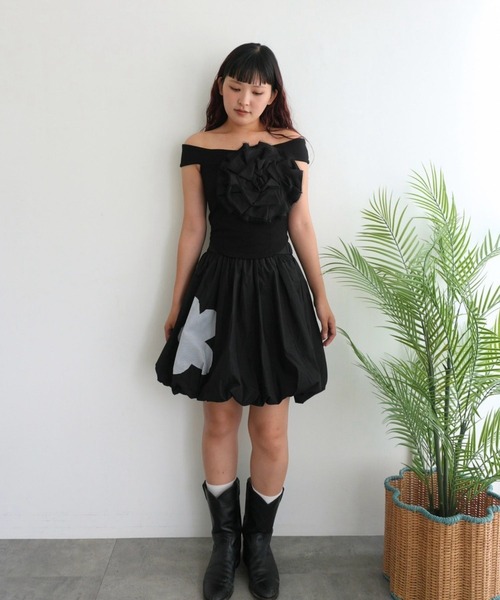 BLOOMING CHARM(ブルーミングチャーム)の「Big Flower Off shoulder Top(その他トップス・レディース・グリーン/ベージュ/ブラック・FREE)」の15枚目の写真