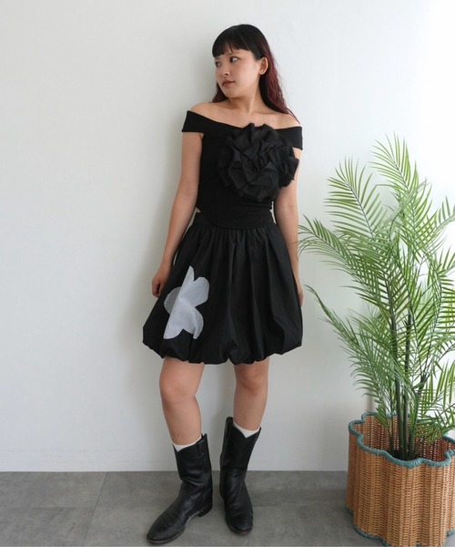BLOOMING CHARM(ブルーミングチャーム)の「Big Flower Off shoulder Top(その他トップス・レディース・グリーン/ベージュ/ブラック・FREE)」の16枚目の写真