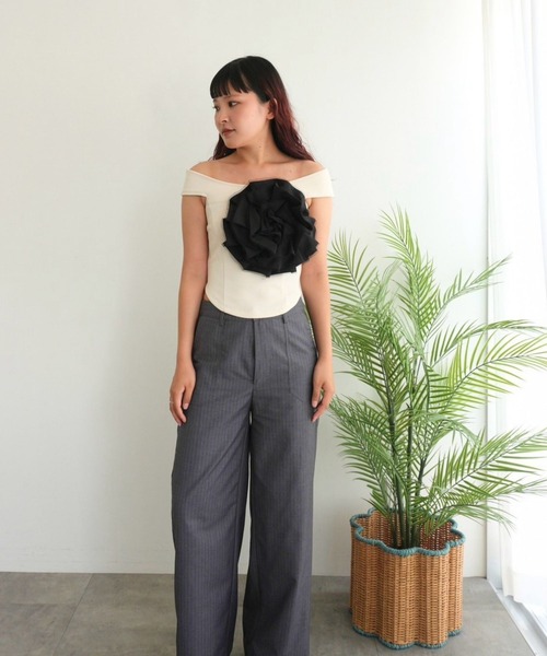 BLOOMING CHARM(ブルーミングチャーム)の「Big Flower Off shoulder Top(その他トップス・レディース・グリーン/ベージュ/ブラック・FREE)」の21枚目の写真