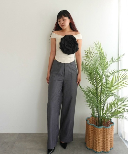 BLOOMING CHARM(ブルーミングチャーム)の「Big Flower Off shoulder Top(その他トップス・レディース・グリーン/ベージュ/ブラック・FREE)」の22枚目の写真