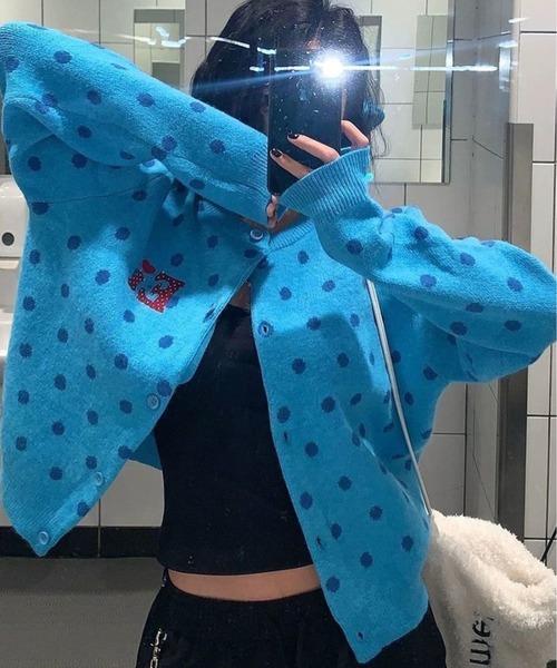 AsheKsha（アシクシャ）の「水玉柄ロゴ刺繍ニットカーディガン ショート丈 レディーストップス（カーディガン/ボレロ・レディース・ブルー・S/M）」の8枚目の写真