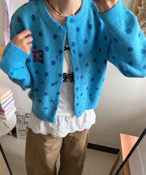 AsheKsha（アシクシャ）の「水玉柄ロゴ刺繍ニットカーディガン ショート丈 レディーストップス（カーディガン/ボレロ・レディース・ブルー・S/M）」の16枚目の写真