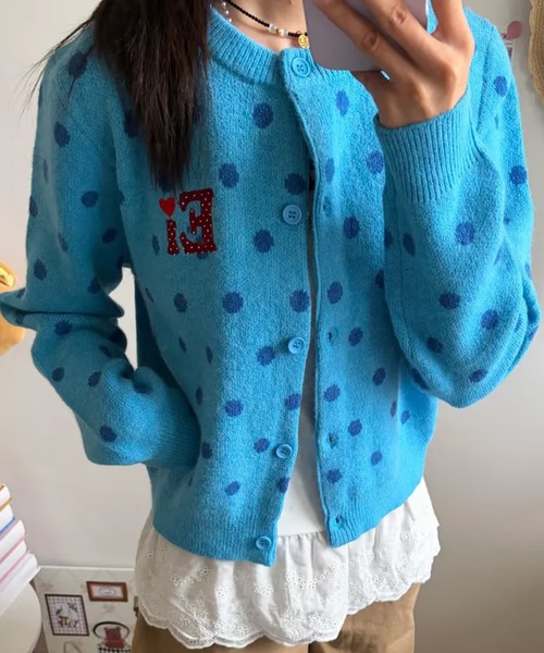 AsheKsha（アシクシャ）の「水玉柄ロゴ刺繍ニットカーディガン ショート丈 レディーストップス（カーディガン/ボレロ・レディース・ブルー・S/M）」の17枚目の写真