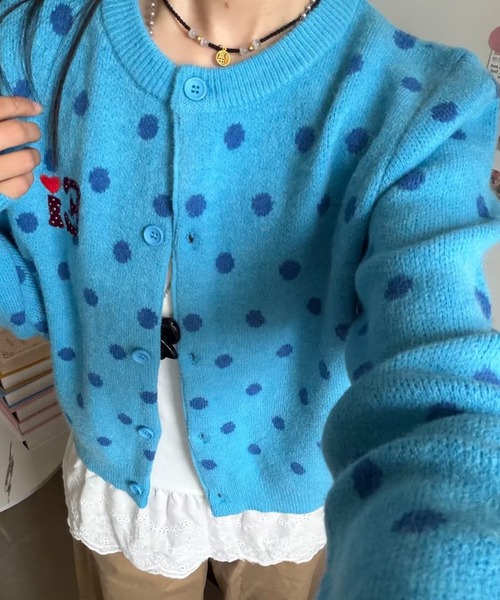 AsheKsha（アシクシャ）の「水玉柄ロゴ刺繍ニットカーディガン ショート丈 レディーストップス（カーディガン/ボレロ・レディース・ブルー・S/M）」の18枚目の写真