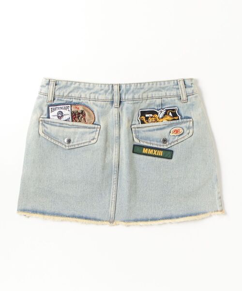 A BATHING APE（アベイシングエイプ）の「MULTI  LOGO DENIM SKIRT（デニムスカート・レディース・ライトインディゴブルー・X-SMALL）」の2枚目の写真