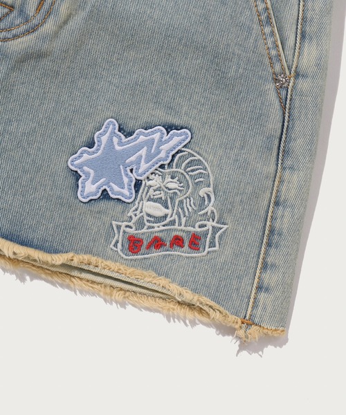 A BATHING APE（アベイシングエイプ）の「MULTI  LOGO DENIM SKIRT（デニムスカート・レディース・ライトインディゴブルー・X-SMALL）」の5枚目の写真