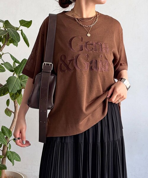 un dix cors（アンディコール）の「刺繍ロゴニットプルオーバー（ニット/セーター・レディース・ブラウン/ブラック/レッド・FREE）」の2枚目の写真