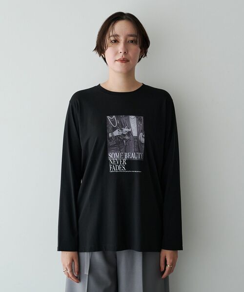 YECCA VECCA(イェッカヴェッカ)の「フォトプリントロンTee(Tシャツ/カットソー・レディース・ブラック/オフホワイト・FREE)」の2枚目の写真