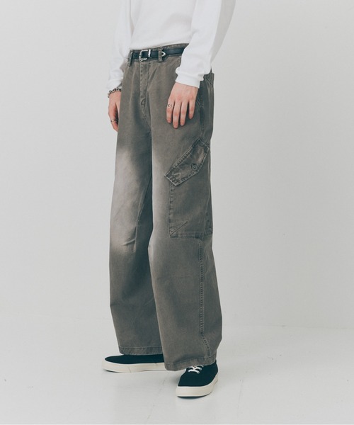 MILITARY(ミリタリー)の「【MAISON CLUB】Aged Wide Curve Cargo Pants / エイジングワイドカーブカーゴパンツ SNF(カーゴパンツ・メンズ・ブラック/グレー・M/L)」の2枚目の写真