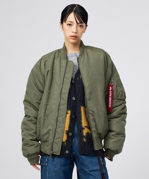 Alpha Industries(アルファインダストリーズ)の「【ALPHA / アルファ】MA-1 RELAXED FIT FLIGHT JACKET / オックスフォード リラックスフィット フライトジャケット / ユニセックス(ブルゾン・メンズ・カーキ/ブラック・XL/L/M)」の2枚目の写真