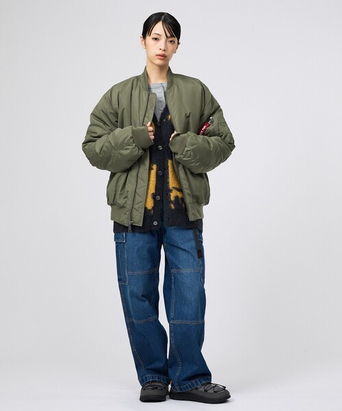 Alpha Industries(アルファインダストリーズ)の「【ALPHA / アルファ】MA-1 RELAXED FIT FLIGHT JACKET / オックスフォード リラックスフィット フライトジャケット / ユニセックス(ブルゾン・メンズ・カーキ/ブラック・XL/L/M)」の3枚目の写真