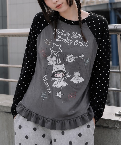 SPINNS(スピンズ)の「長袖ラグランカットソー/ドット/フリル/ガールイラスト/ドリームコア(Tシャツ/カットソー・レディース・オフホワイト/チャコール・ONESIZE)」の1枚目の写真
