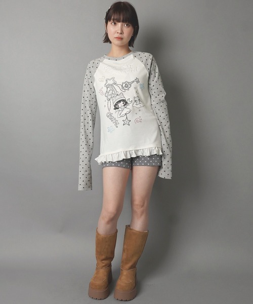 SPINNS(スピンズ)の「長袖ラグランカットソー/ドット/フリル/ガールイラスト/ドリームコア(Tシャツ/カットソー・レディース・オフホワイト/チャコール・ONESIZE)」の15枚目の写真