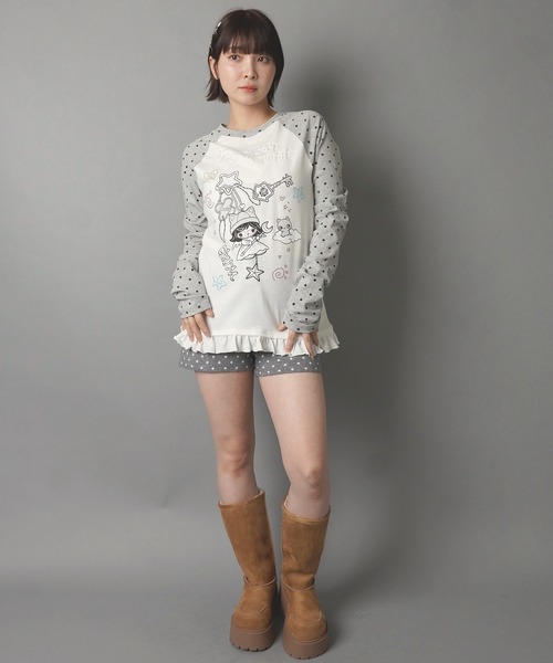 SPINNS(スピンズ)の「長袖ラグランカットソー/ドット/フリル/ガールイラスト/ドリームコア(Tシャツ/カットソー・レディース・オフホワイト/チャコール・ONESIZE)」の17枚目の写真