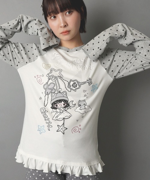 SPINNS(スピンズ)の「長袖ラグランカットソー/ドット/フリル/ガールイラスト/ドリームコア(Tシャツ/カットソー・レディース・オフホワイト/チャコール・ONESIZE)」の13枚目の写真