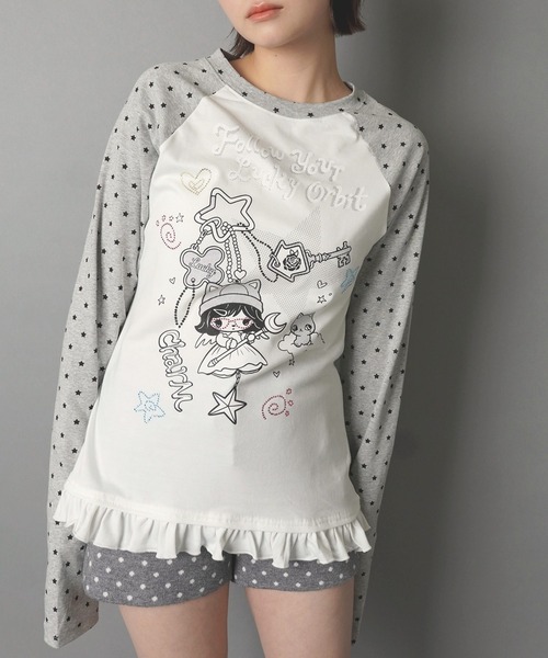 SPINNS(スピンズ)の「長袖ラグランカットソー/ドット/フリル/ガールイラスト/ドリームコア(Tシャツ/カットソー・レディース・オフホワイト/チャコール・ONESIZE)」の12枚目の写真