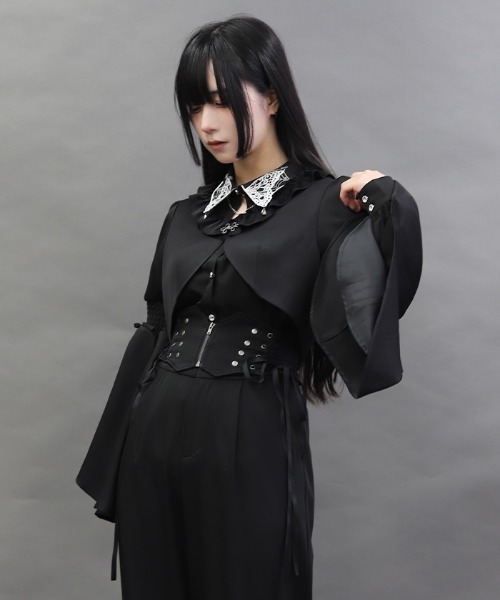 NIBBLE POISON(ニブルポイズン)の「フレアスリーブボレロJK(ベスト・レディース・ブラック/ワイン・MEDIUM)」の6枚目の写真