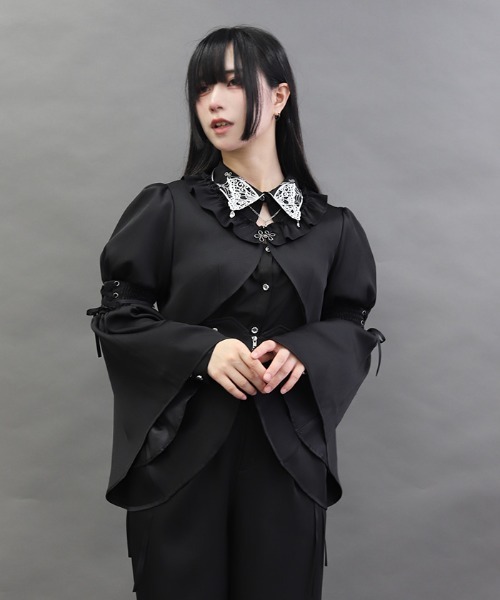 NIBBLE POISON(ニブルポイズン)の「フレアスリーブボレロJK(ベスト・レディース・ブラック/ワイン・MEDIUM)」の8枚目の写真