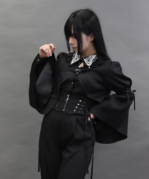 NIBBLE POISON(ニブルポイズン)の「フレアスリーブボレロJK(ベスト・レディース・ブラック/ワイン・MEDIUM)」の11枚目の写真