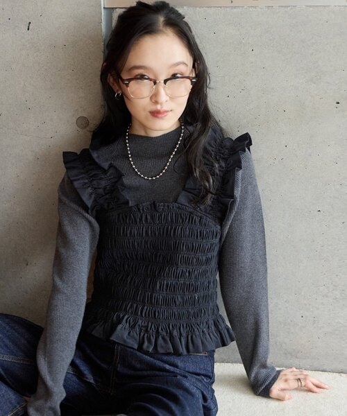 DISCOAT(ディスコート)の「【Noka】カットギャザーフリルベスト《WEB限定》(Tシャツ/カットソー・レディース・ブラウン/グレー/ブラック・FREE)」の2枚目の写真