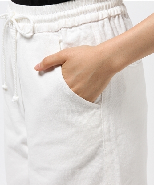 MOUSSY（マウジー）の「EASY DENIM WIDE PT（デニムパンツ・レディース・ホワイト・1）」の2枚目の写真