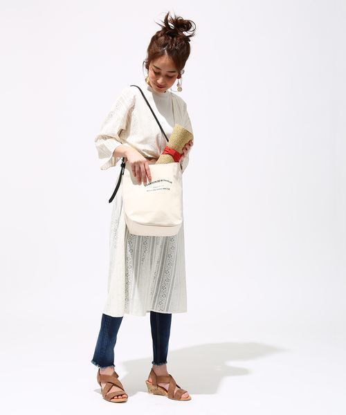 VIS（ビス）の「ロゴプリントキャンバスショルダーバッグ（トートバッグ・レディース・ベージュ/ブラック・FREE）」の8枚目の写真