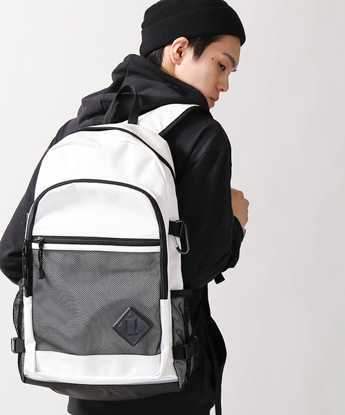 WEGO（ウィゴー）の「WEGO/フェイクレザースクールビッグリュック（バックパック/リュック・メンズ・ブラック/サックスブルー/ライトピンク/ホワイト・FREE）」の2枚目の写真