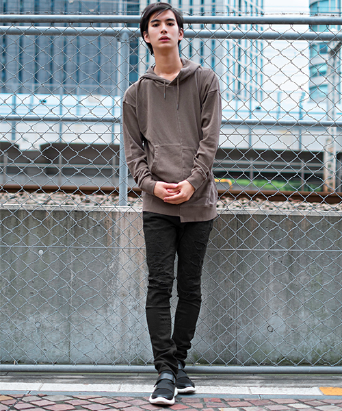 GOSTAR DE FUGA（ゴスタール ジフーガ）の「ピグメント加工プルオーバーパーカー（パーカー・メンズ・ライトグレー/ブラック/ベージュ/ブラウン・M/L）」の9枚目の写真