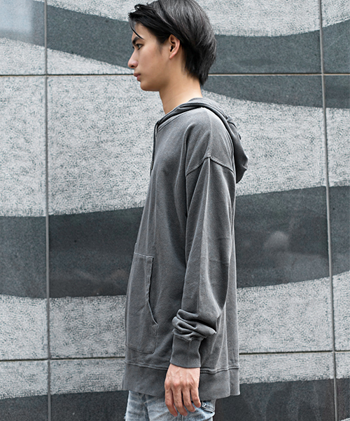 GOSTAR DE FUGA（ゴスタール ジフーガ）の「ピグメント加工プルオーバーパーカー（パーカー・メンズ・ライトグレー/ブラック/ベージュ/ブラウン・M/L）」の17枚目の写真