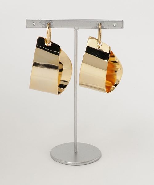 UNITED TOKYO（ユナイテッドトウキョウ）の「ツイストメタルピアス（イヤリング・レディース・ゴールド・1）」の3枚目の写真